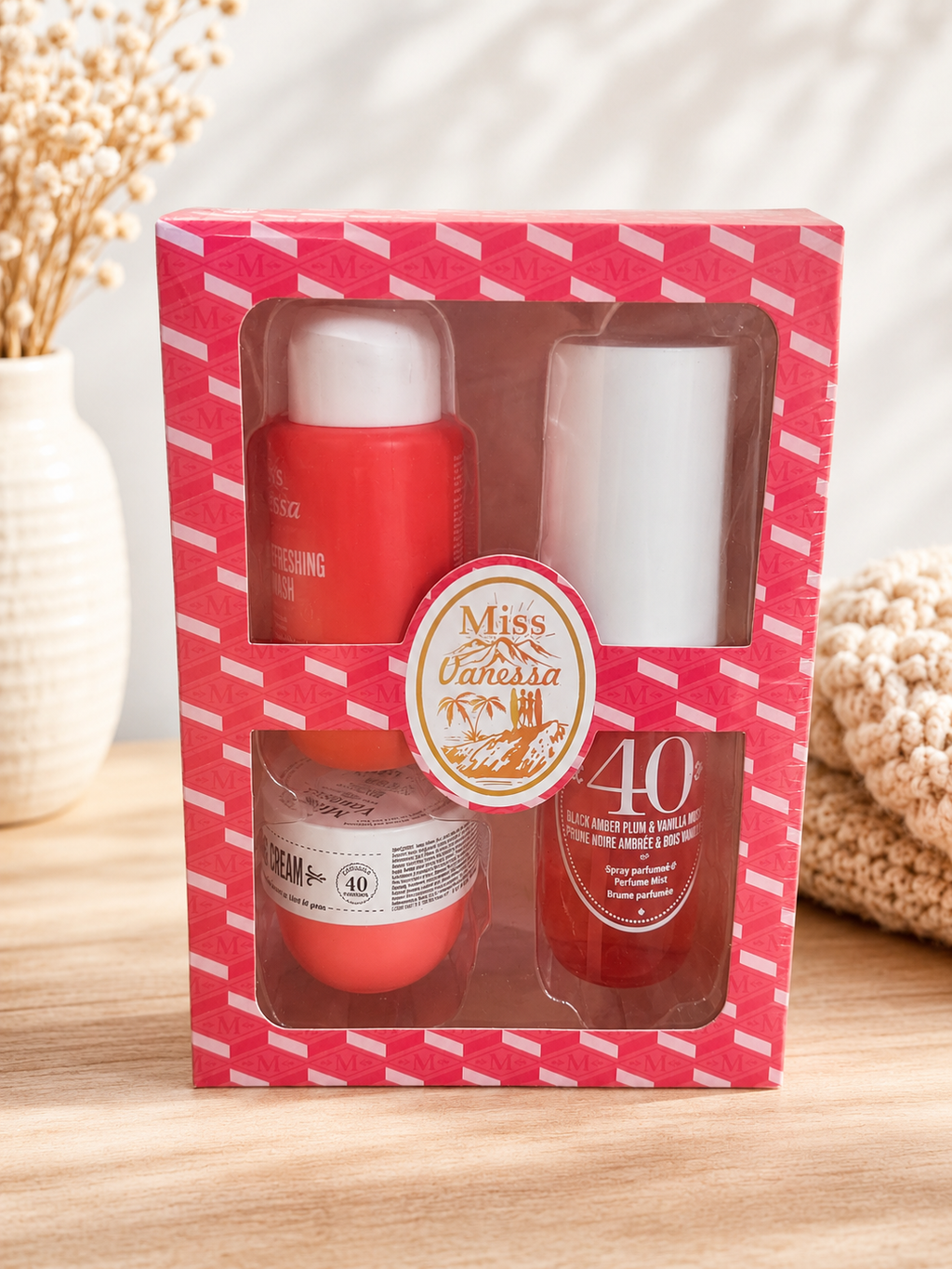 Coffret n° 40 de miss Vanessa (dupe de sol de Janeiro n°40) contenant une brume en 90 ml, une crème pour le corps en 50 ml et un gel douche en 90 ml